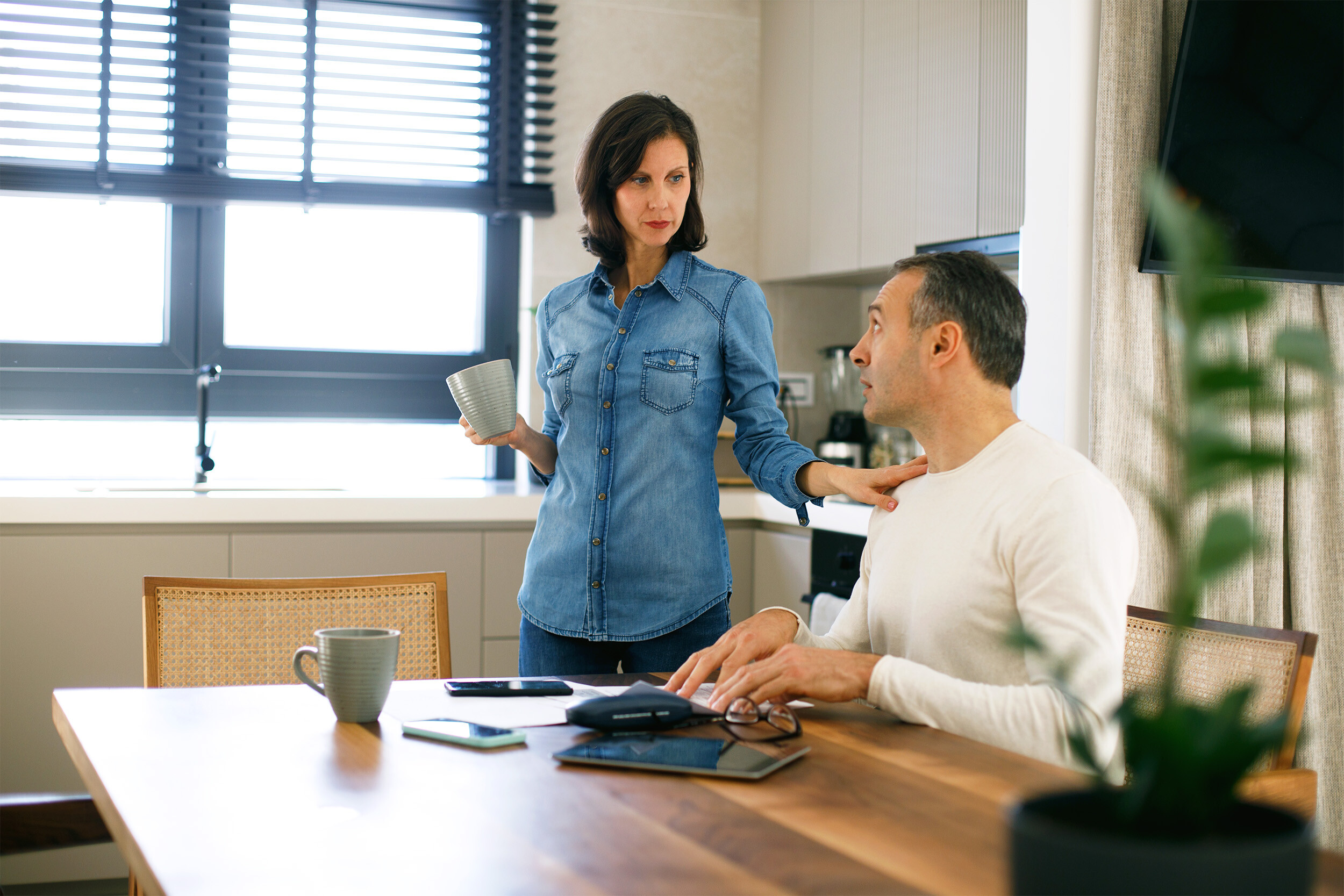 Love Notes - Is Your Relationship Over_GettyImages-1449116465_2500x1667